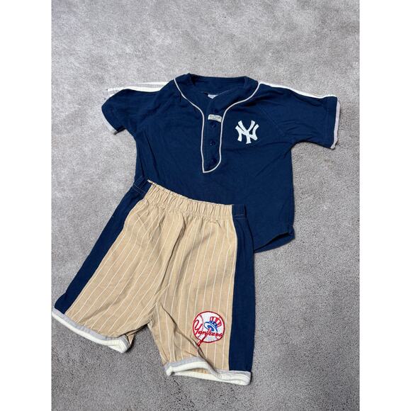 MLB Other - Vintage MLB Yankees 4T Two Piece Matching Set Navy Tan